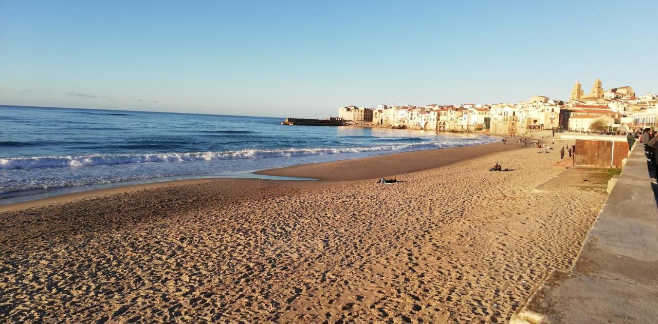 Familyholidays La Finestra Di Fronte 切法卢 外观 照片