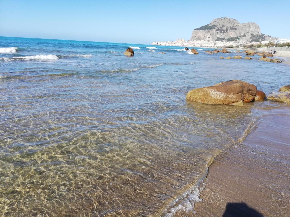 Familyholidays La Finestra Di Fronte 切法卢 外观 照片