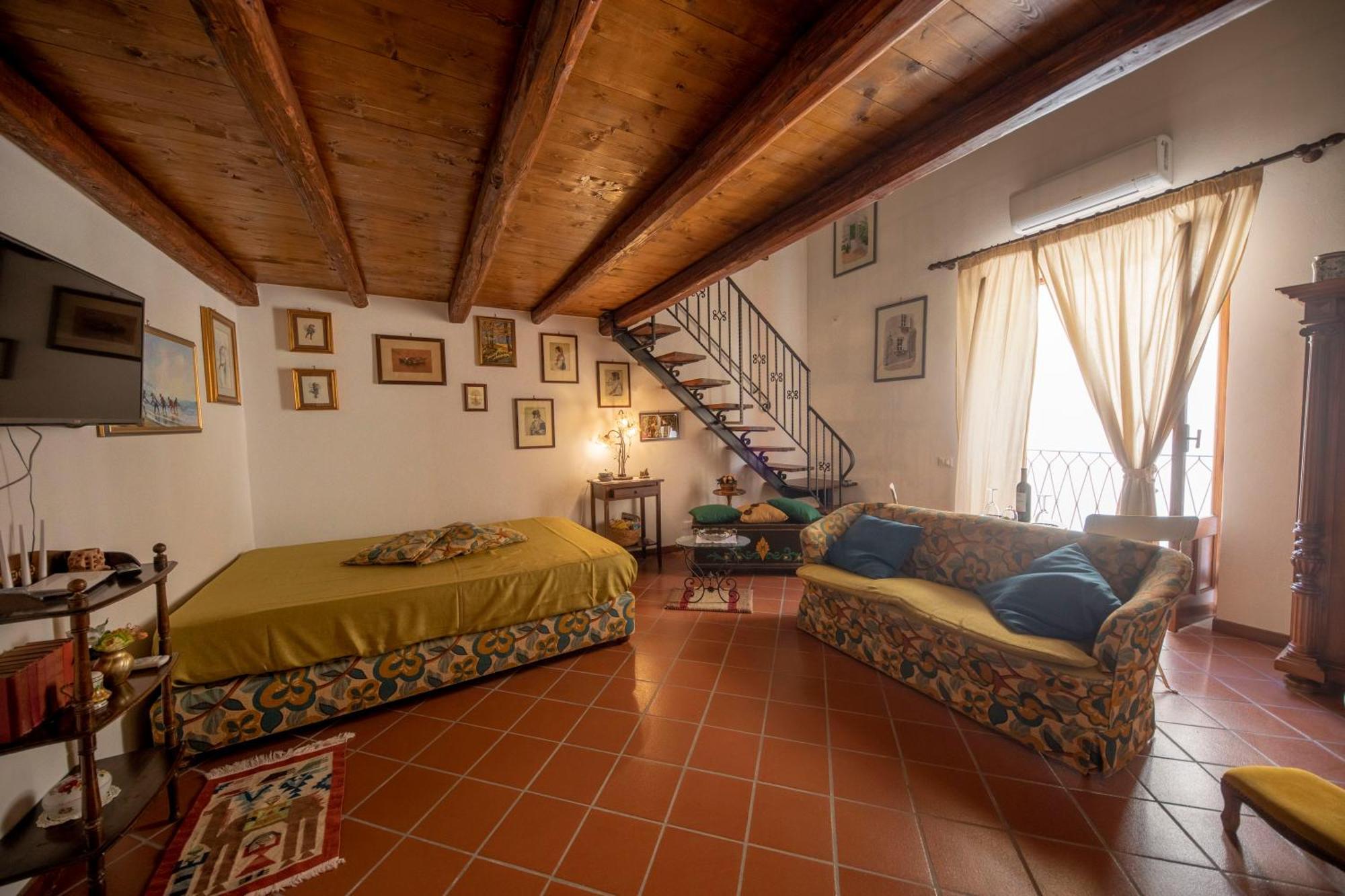 Familyholidays La Finestra Di Fronte 切法卢 外观 照片
