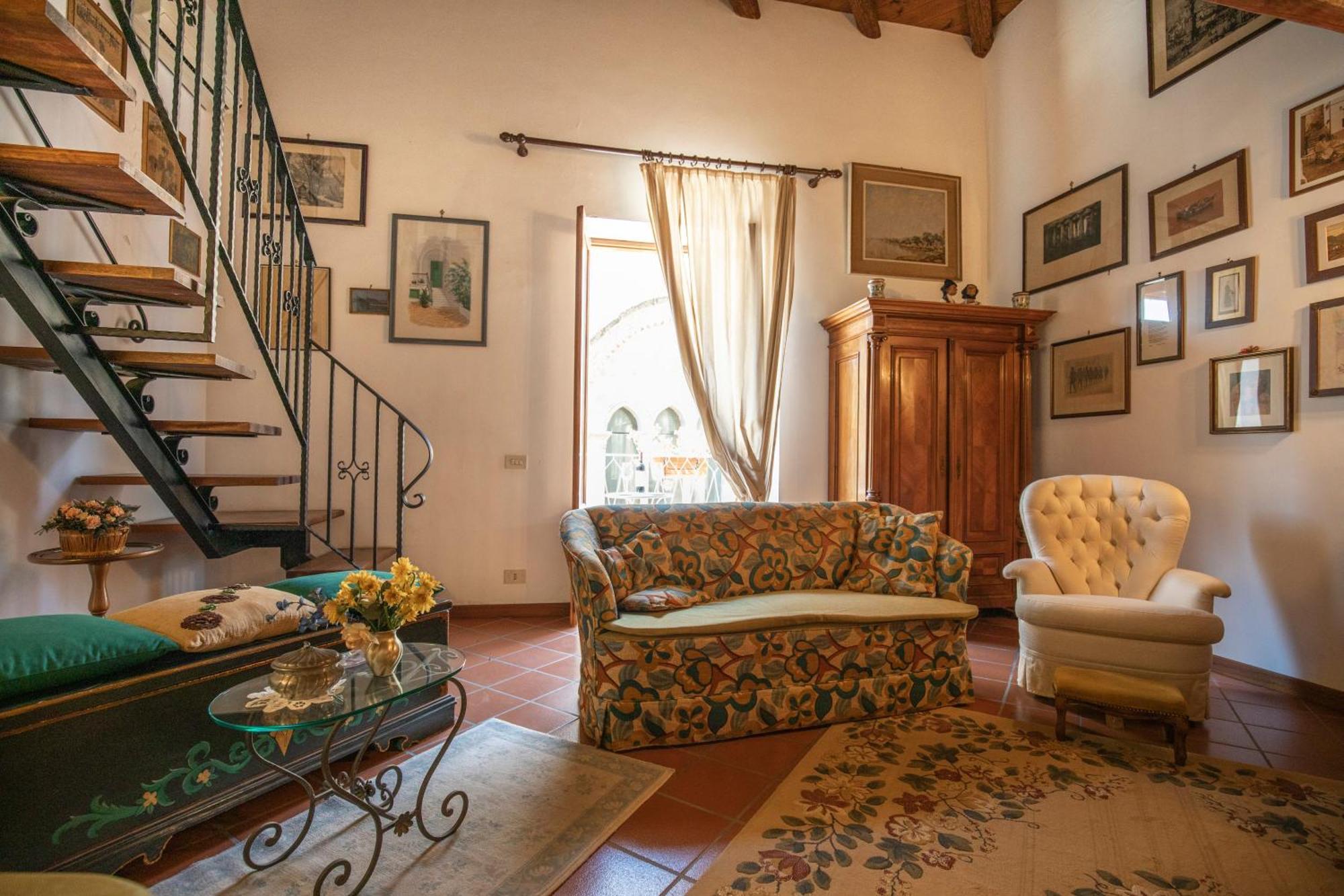 Familyholidays La Finestra Di Fronte 切法卢 外观 照片