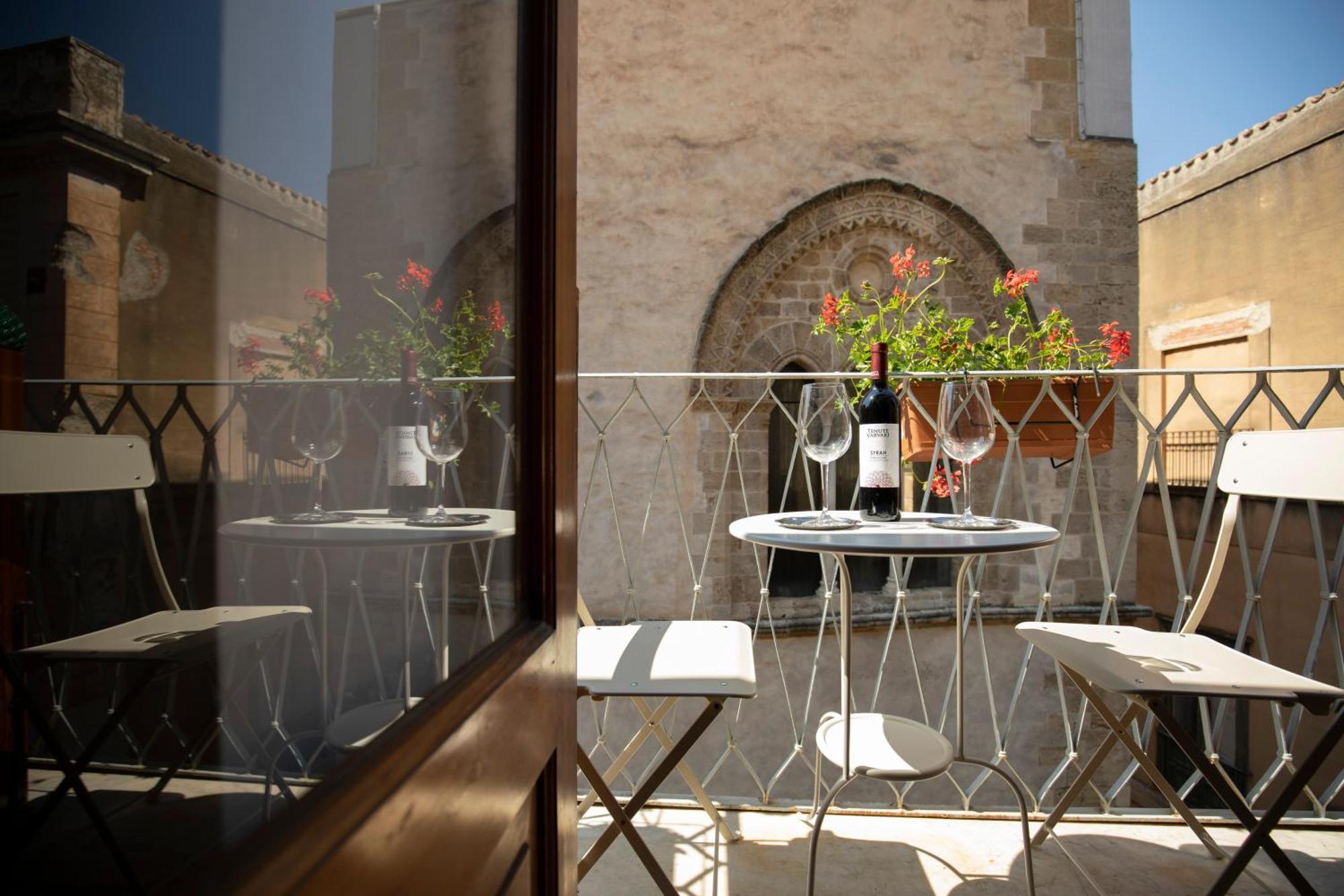Familyholidays La Finestra Di Fronte 切法卢 外观 照片
