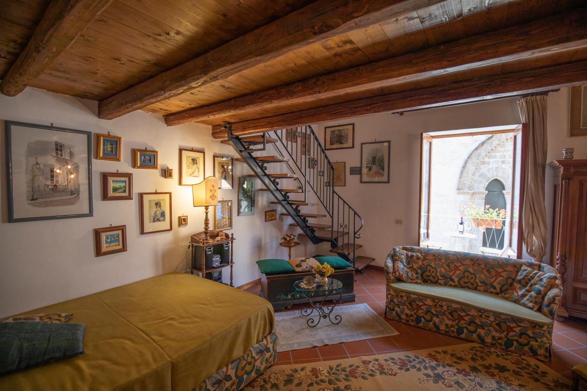 Familyholidays La Finestra Di Fronte 切法卢 外观 照片