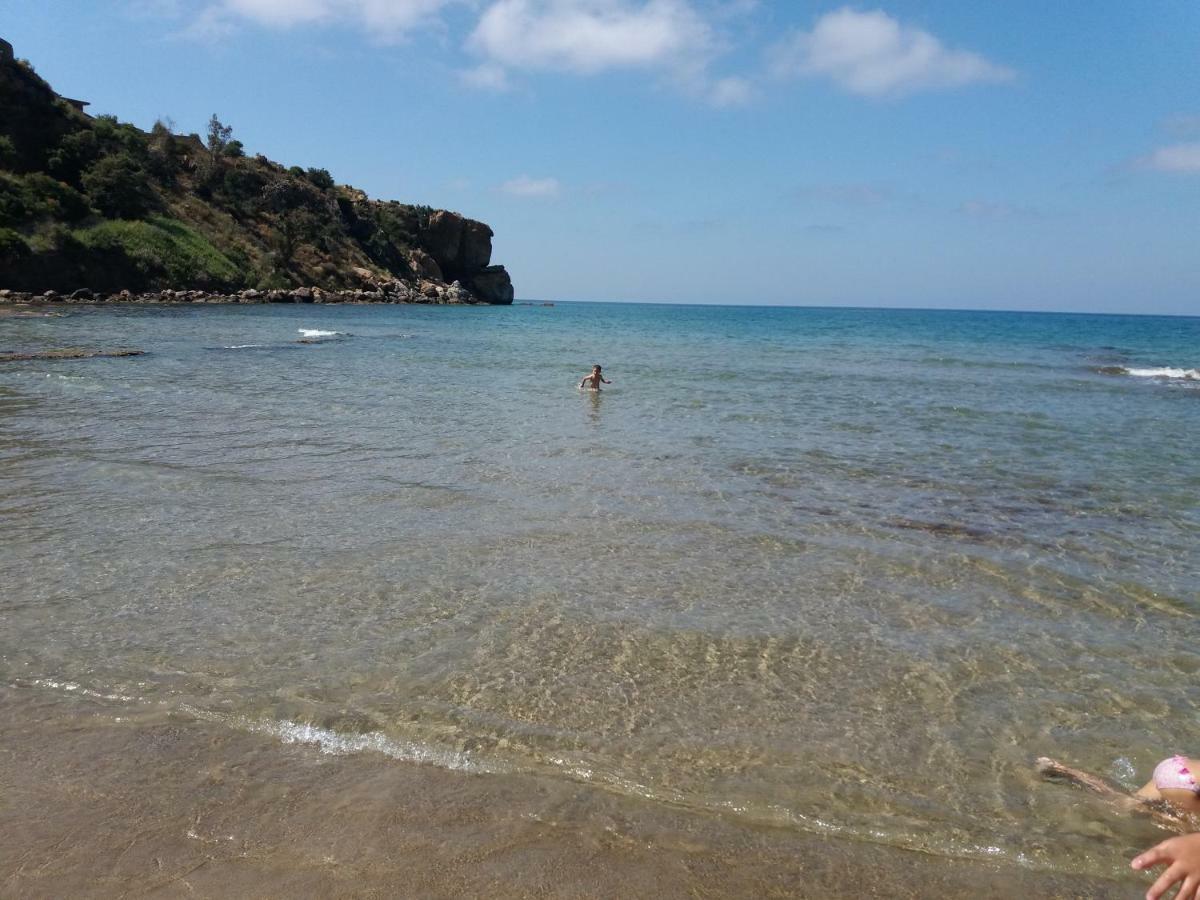 Familyholidays La Finestra Di Fronte 切法卢 外观 照片